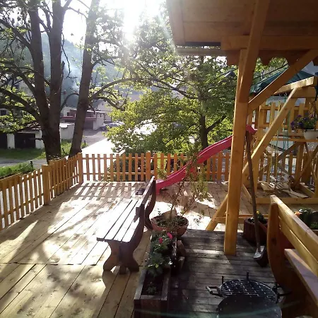Nad Truhlarnou Holiday home Svoboda nad Upou